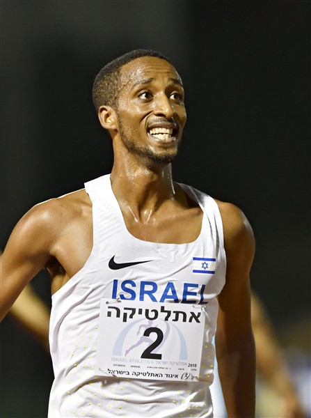 תואר 13 בקריירה לרץ המצטיין מהפועל אורן השרון (צילום: טיבור יגר)